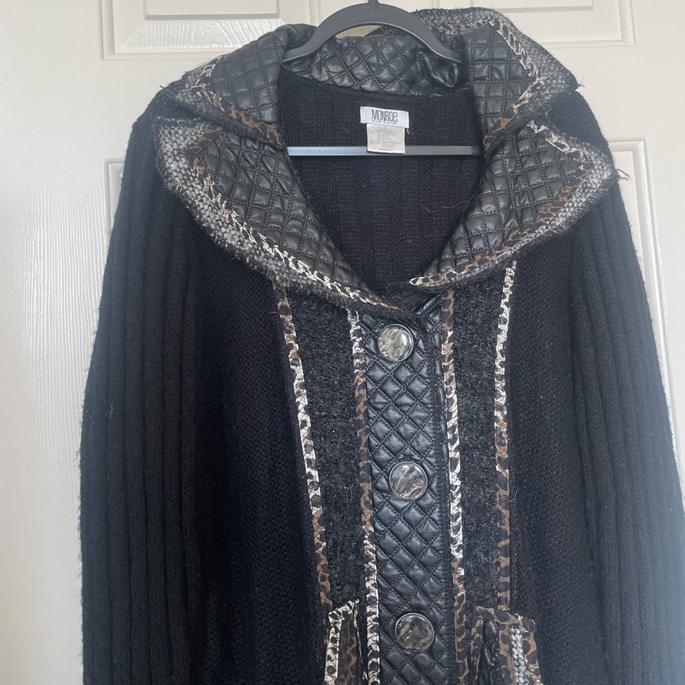Vintage Monroe & Main Quilted Faux Leather Trim animal print Cardigan Jacket - Picture 2 of 16
